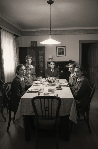 rodzinny-apel-milczenia-obraz-na-alu-dekoracja-scienna.webp